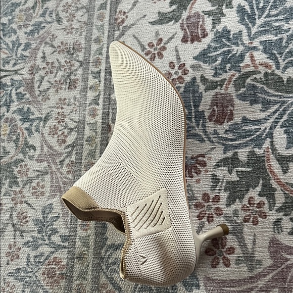 Elegant Beige Ankle Booties - Picture 5 of 7
